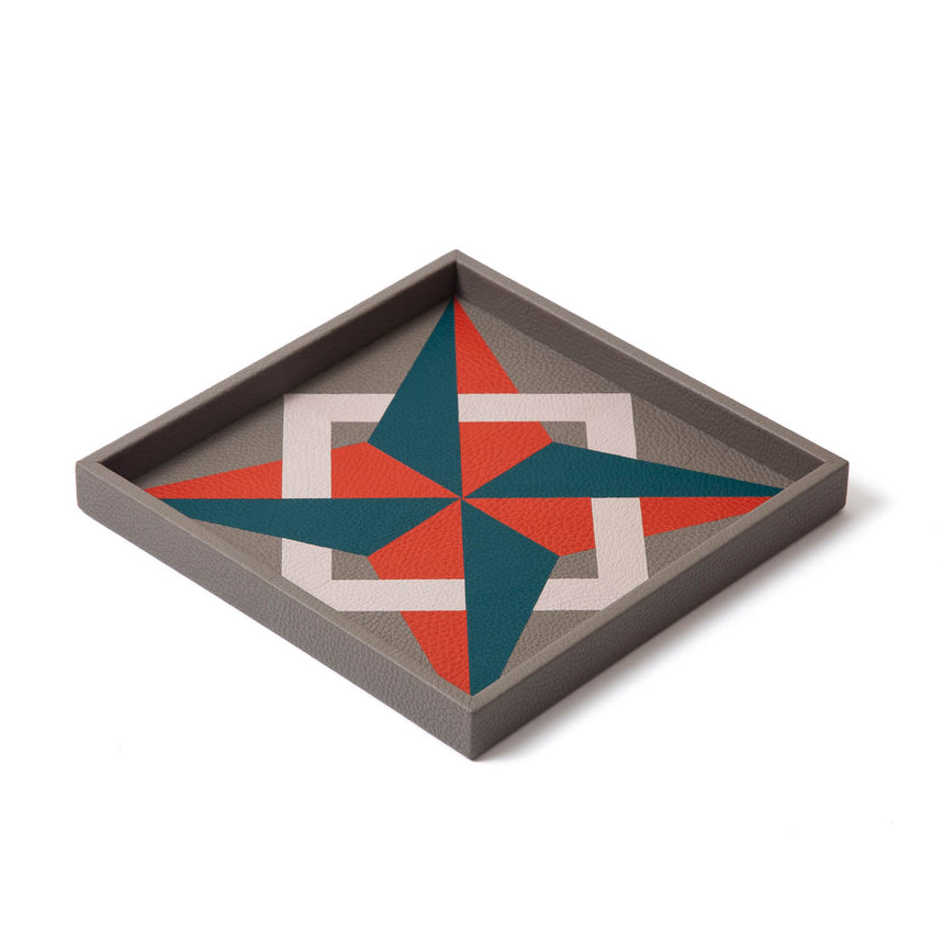 A ''Cardinal tray'' symbolizing the cardinal directions: north, east and west. Find your direction or navigate your way.